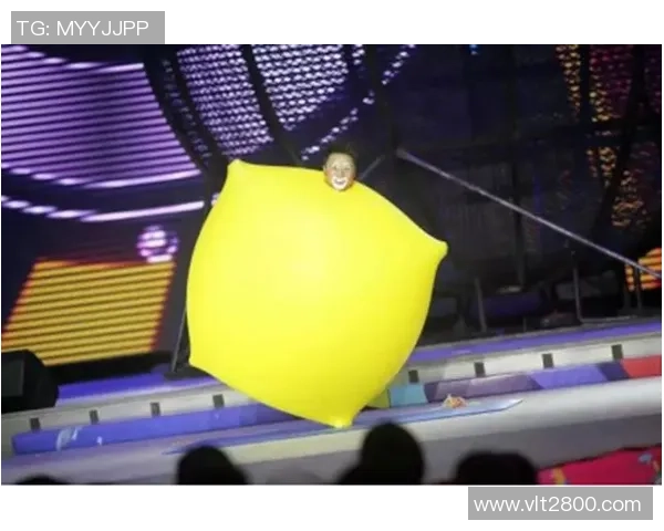 足球场上的滑稽瞬间大集锦 球员失误搞笑一幕让人捧腹大笑